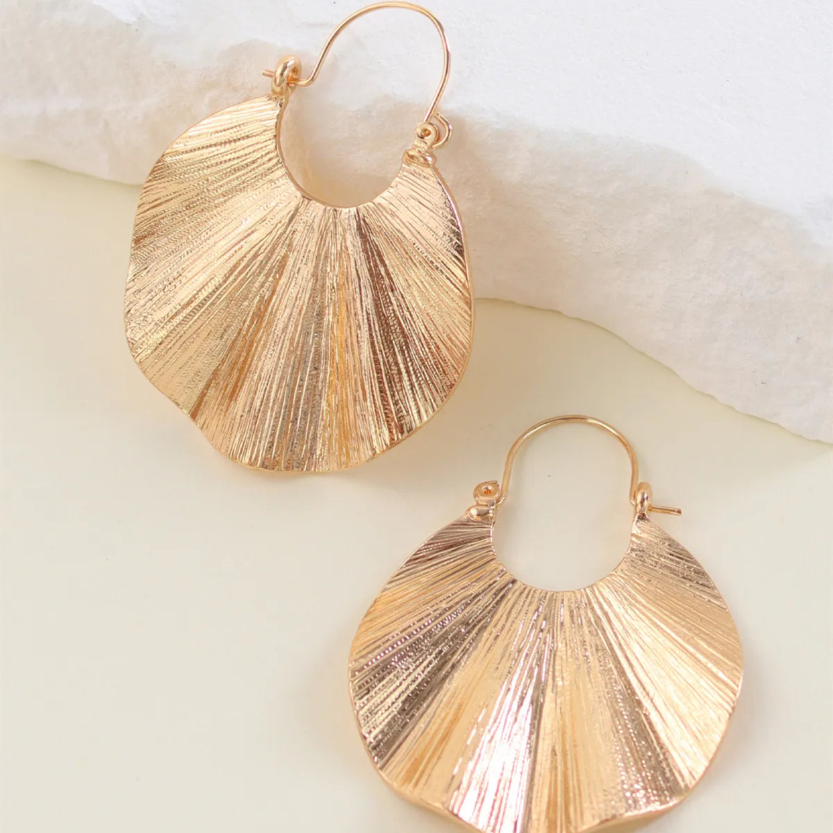 1 Pair Elegant Vintage Style Sector Solid Color Alloy Drop Earrings