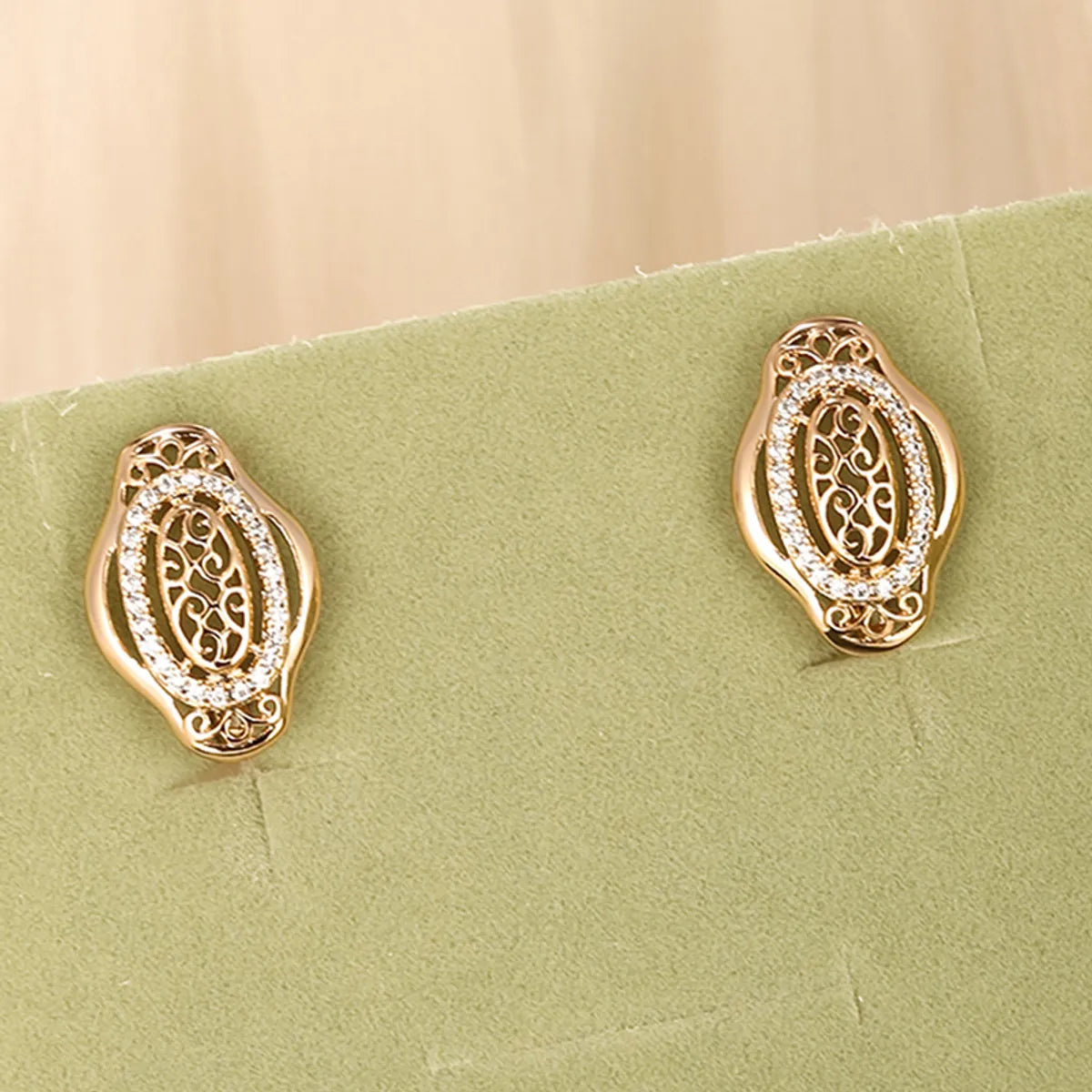 1 Pair Elegant Xuping Solid Color Plating Inlay Copper Alloy Artificial Diamond 18k Gold Plated Ear Studs