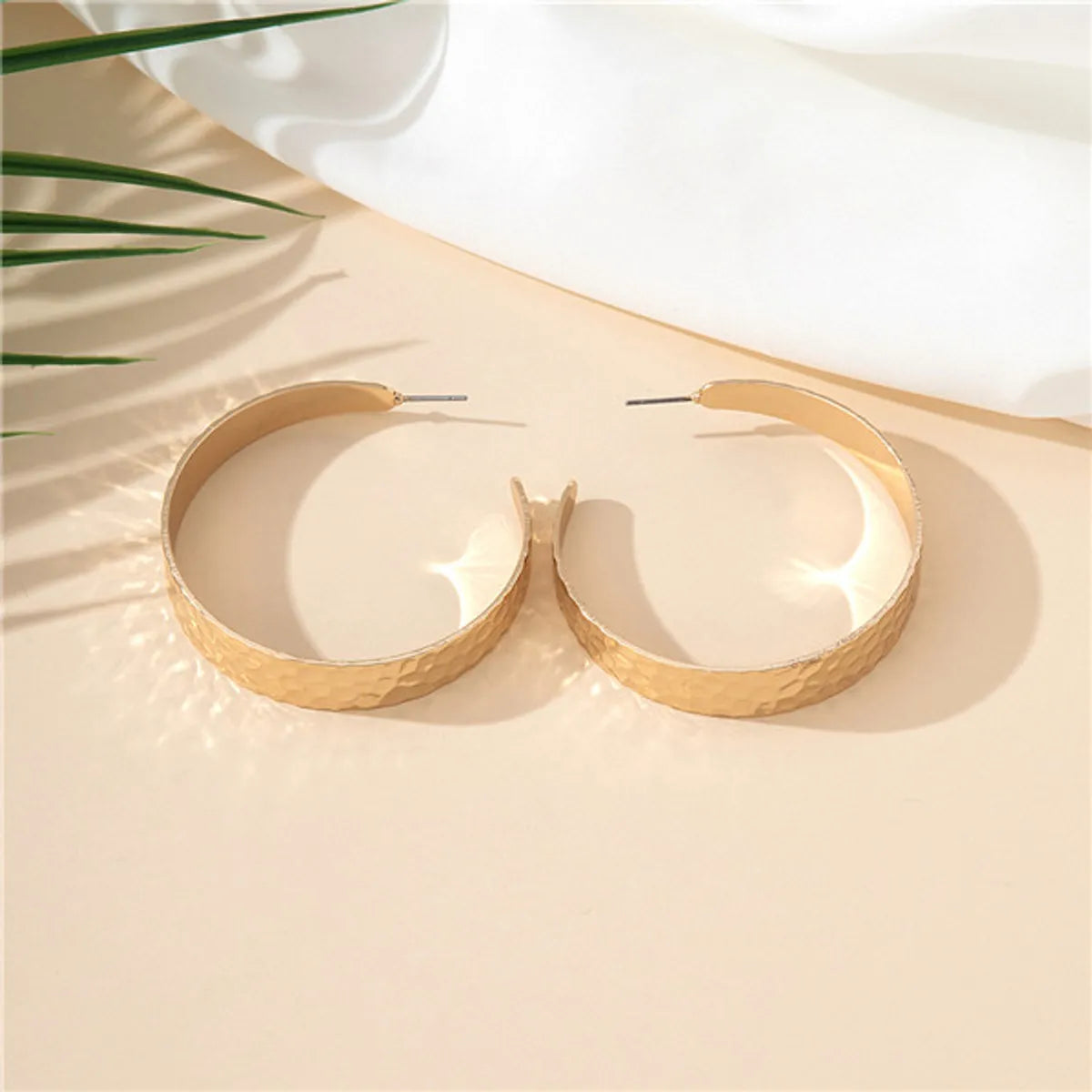 1 Pair Exaggerated Simple Style C Shape Solid Color Iron Ear Studs