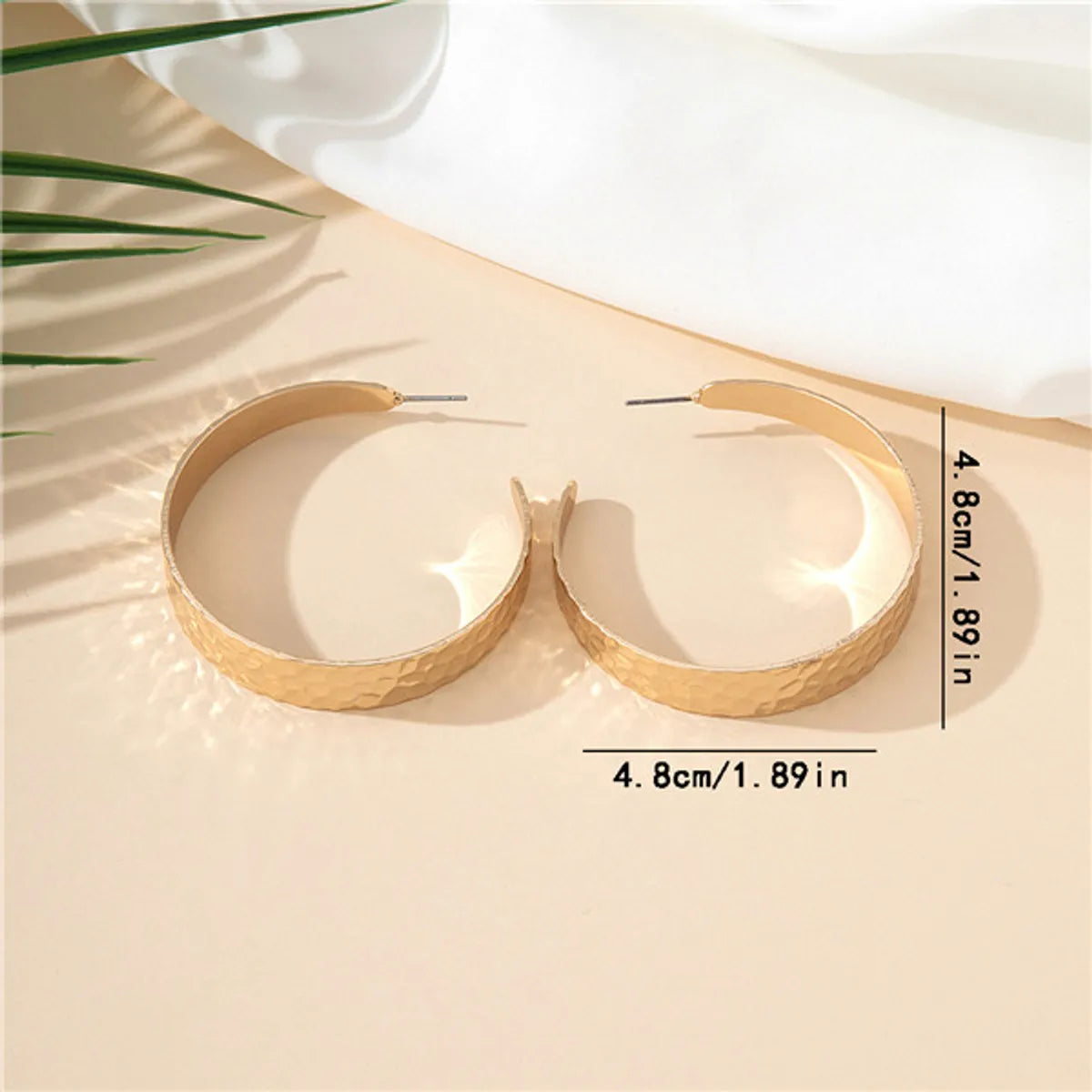 1 Pair Exaggerated Simple Style C Shape Solid Color Iron Ear Studs