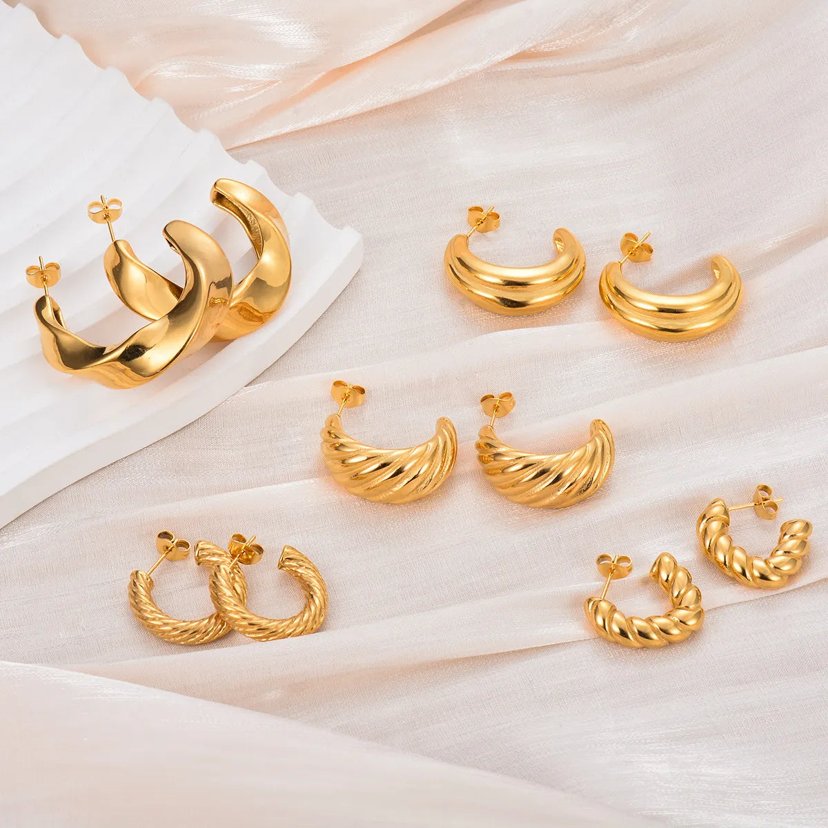 1 Pair Exaggerated Simple Style C Shape U Shape Solid Color Plating Stainless Steel 18k Gold Plated Earrings