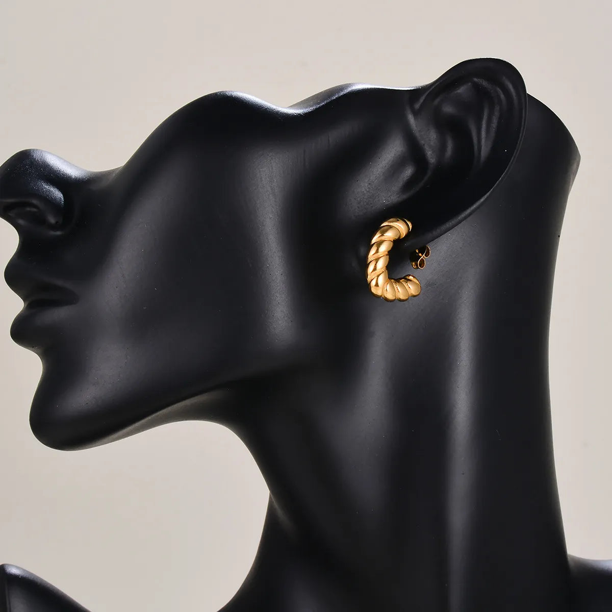 1 Pair Exaggerated Simple Style C Shape U Shape Solid Color Plating Stainless Steel 18k Gold Plated Earrings