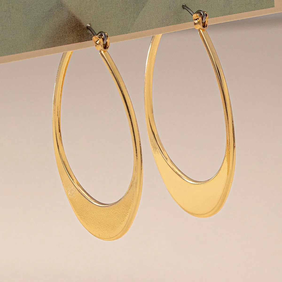 1 Pair Exaggerated Simple Style Commute Solid Color Hollow Out Alloy Earrings