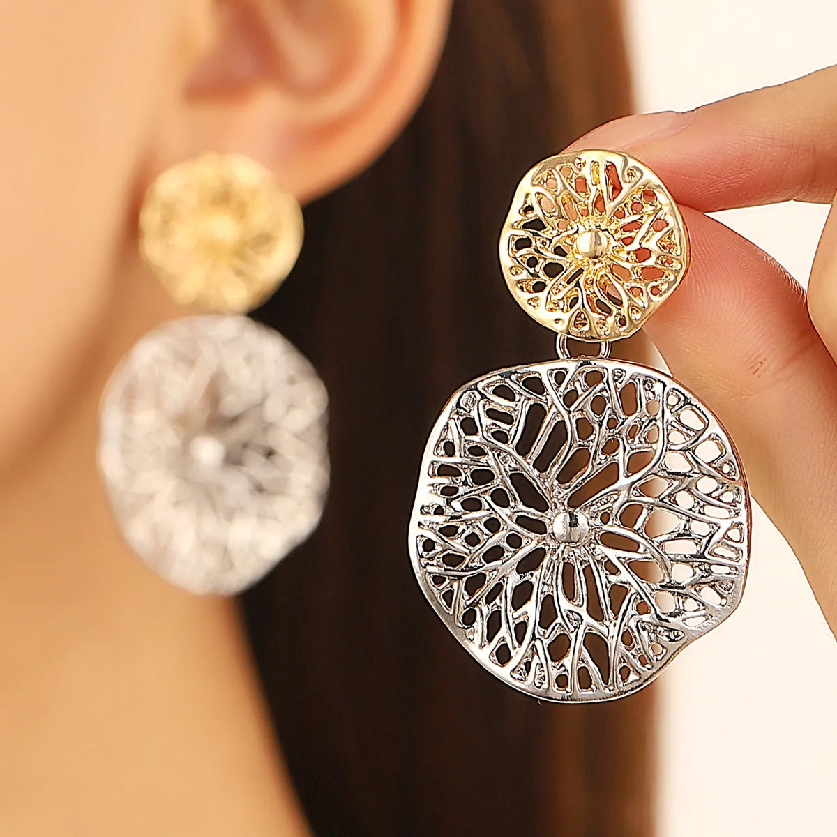 1 Pair Exaggerated Simple Style Round Flower Alloy Drop Earrings