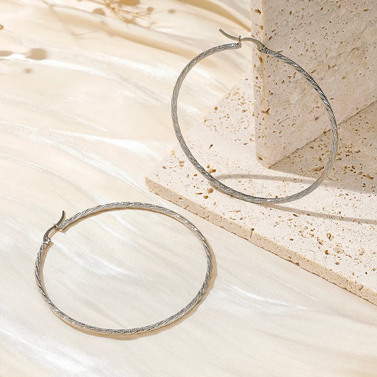 1 Pair Exaggerated Simple Style Solid Color Plating Stainless Steel Palladium White K Gold Hoop Earrings