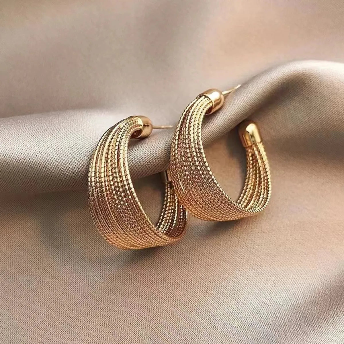 1 Pair Exaggerated Simple Style Streetwear Solid Color Plating Knot Stainless Steel Alloy Gold Plated Hoop Earrings