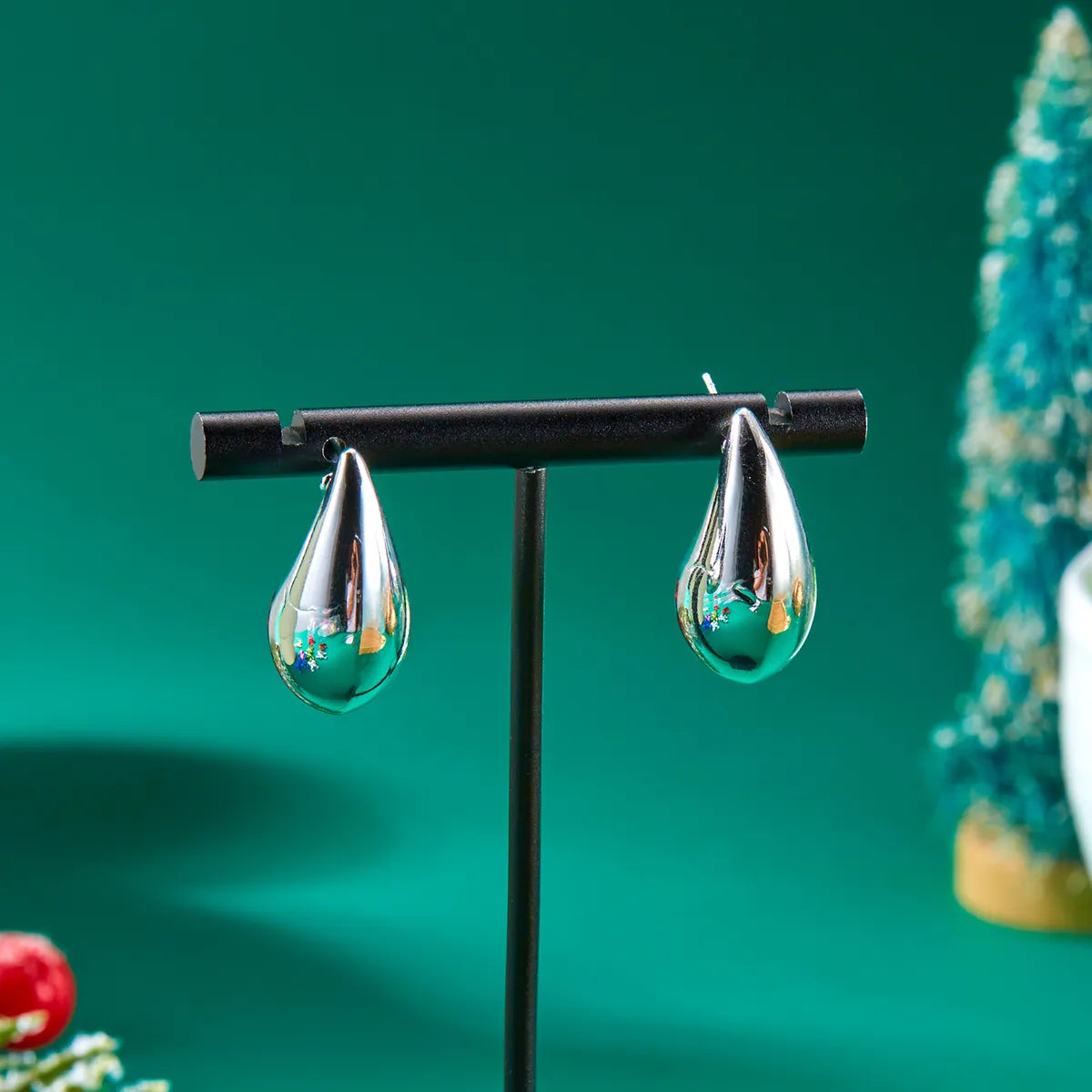 1 Pair Exaggerated Simple Style Water Droplets Spray Paint Alloy Ear Studs