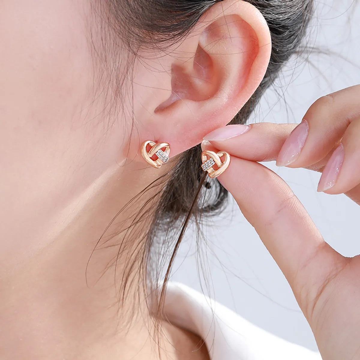 1 Pair Fairy Style Elegant Lady Cross Round Heart Shape Plating Inlay Copper Alloy Rhinestones Ear Studs