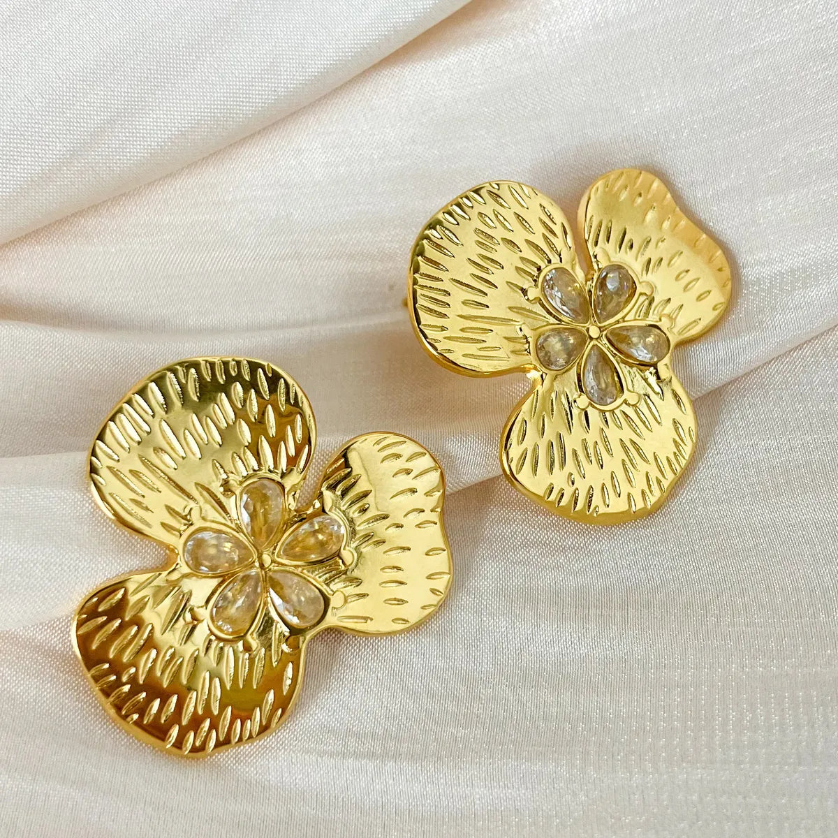 1 Pair Fairy Style Sweet Korean Style Round Flower Lotus Leaf HD-18918 Inlay 304 Stainless Steel Rhinestones Gold Plated Ear Studs