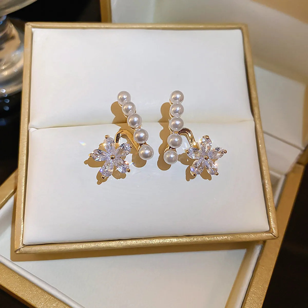 1 Pair Fashion Bow Knot Metal Inlay Zircon Women'S Ear Studs