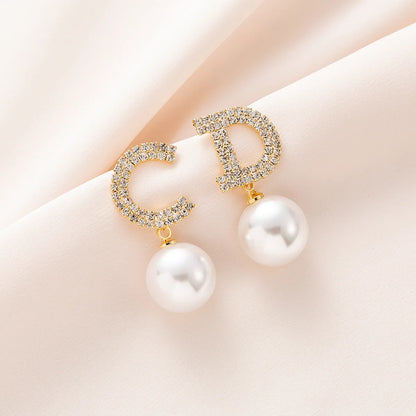 1 Pair Fashion C Shape Letter Asymmetrical Plating Inlay Copper Pearl Zircon 18k Gold Plated Drop Earrings