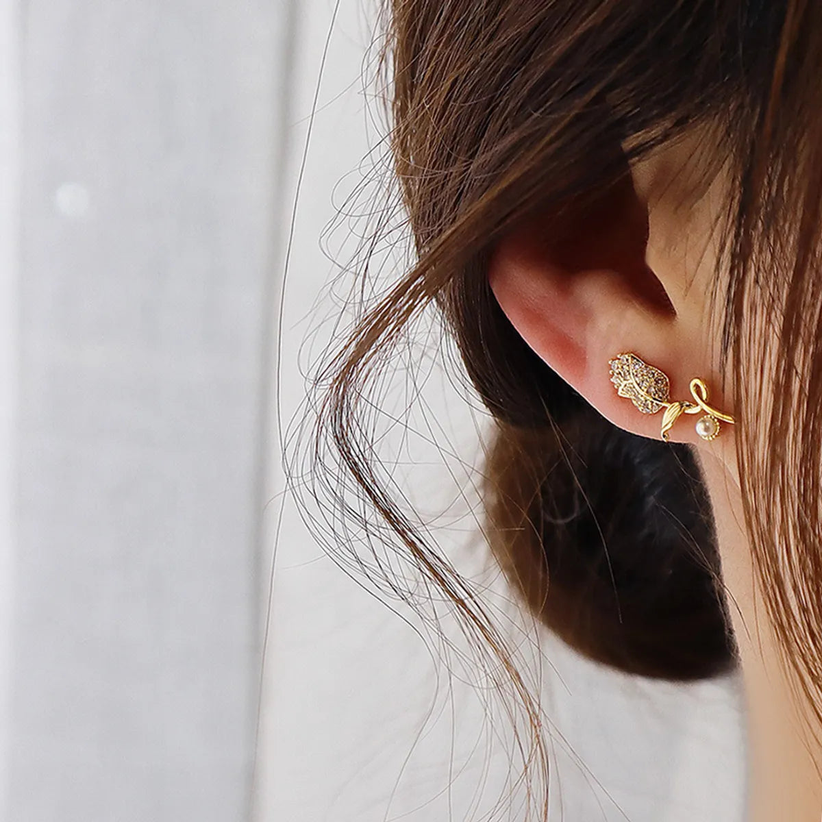 1 Pair Fashion Flower Alloy Inlay Rhinestones Gold Plated Women's Ear Studs