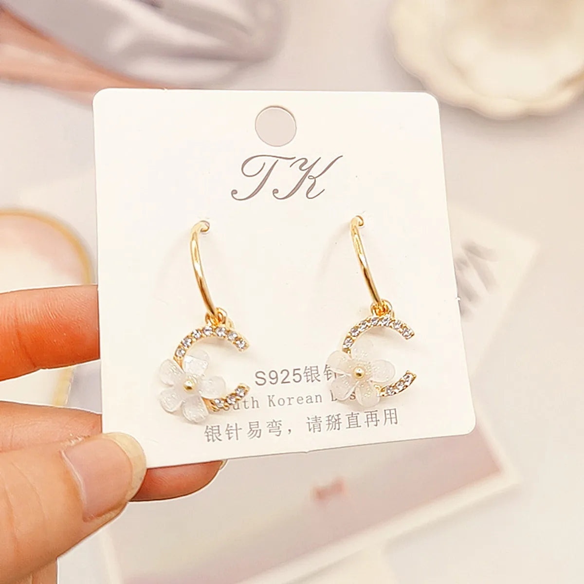 1 Pair Fashion Flower Butterfly Bow Knot Alloy Inlay Artificial Pearls Rhinestones Shell Women'S Earrings