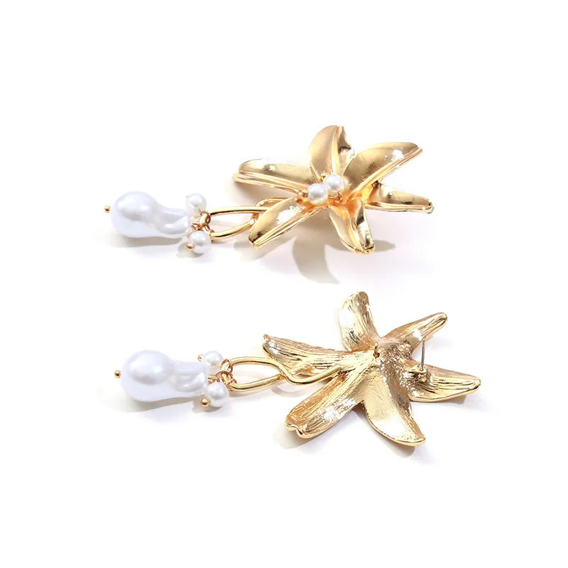 1 Pair Fashion Flower Imitation Pearl Alloy Patchwork Women'S Drop Earrings