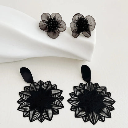 1 Pair Fashion Flower Metal Plating Women'S Drop Earrings Ear Studs