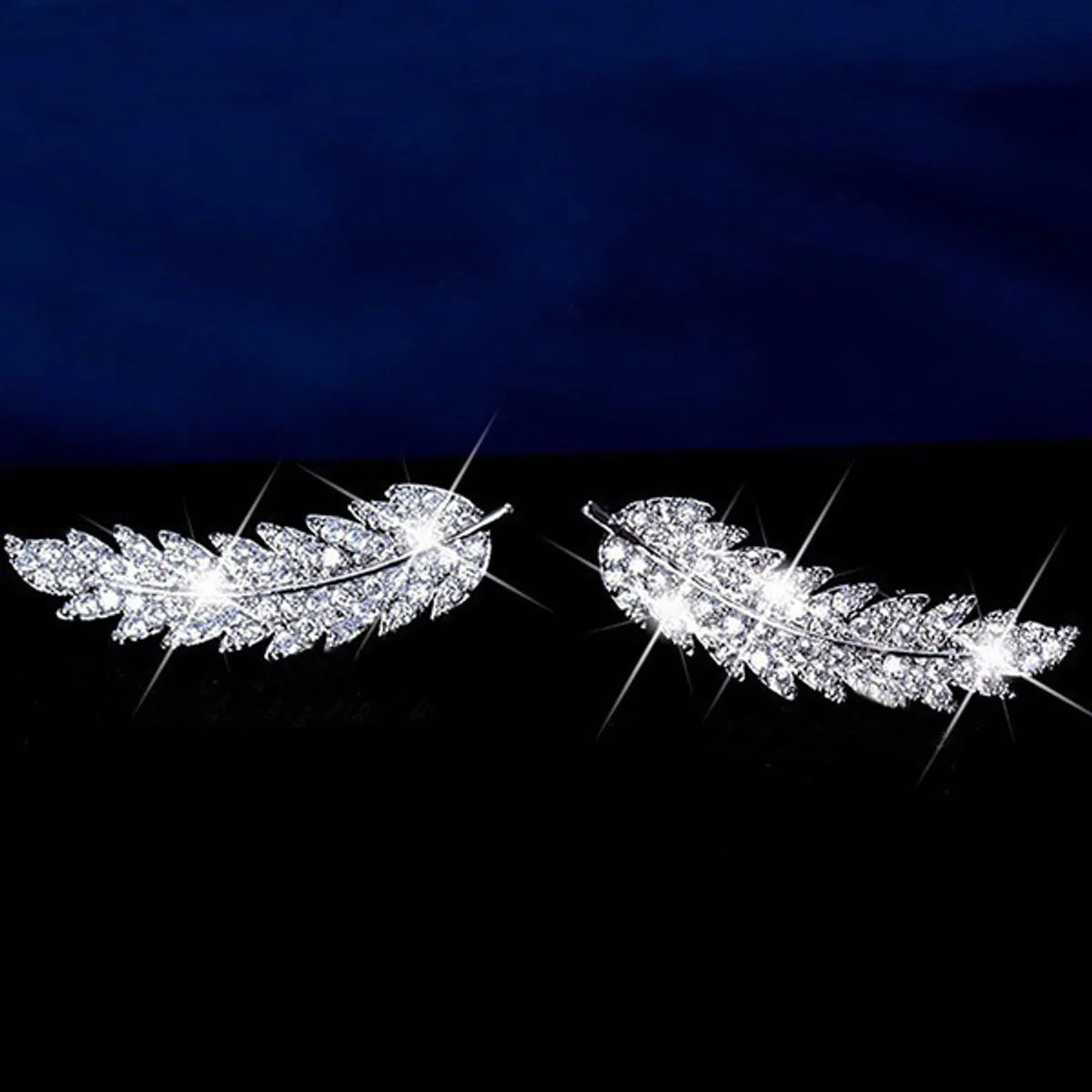 1 Pair Fashion Leaf Alloy Inlaid Zircon Women's Earrings