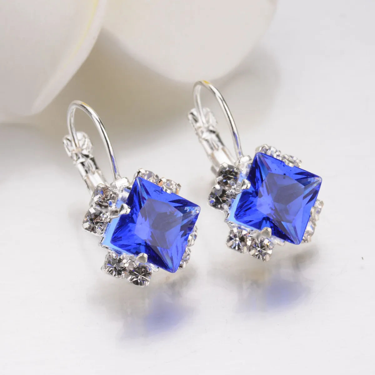 1 Pair Fashion Rhombus Alloy Plating Rhinestones Women'S Earrings