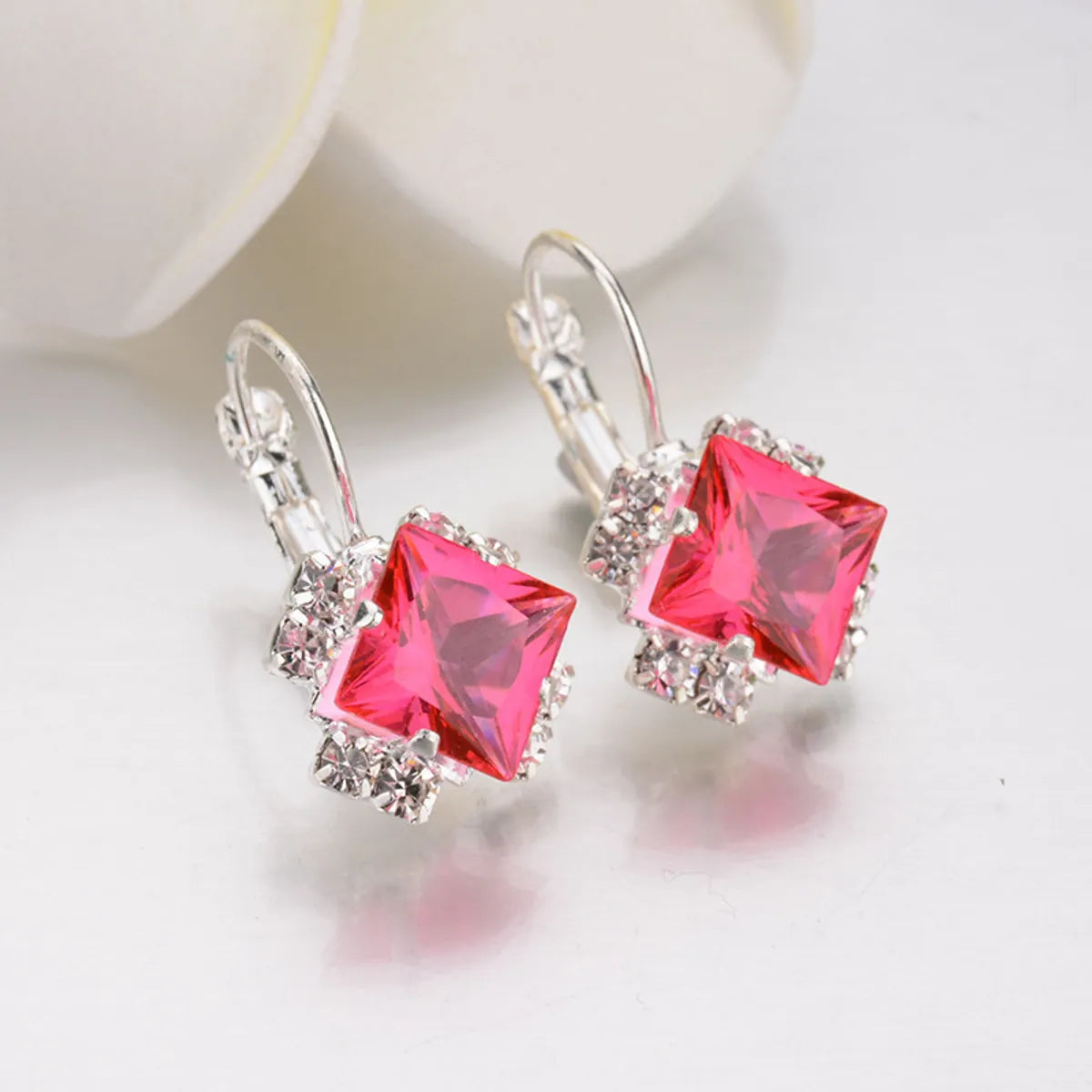 1 Pair Fashion Rhombus Alloy Plating Rhinestones Women'S Earrings