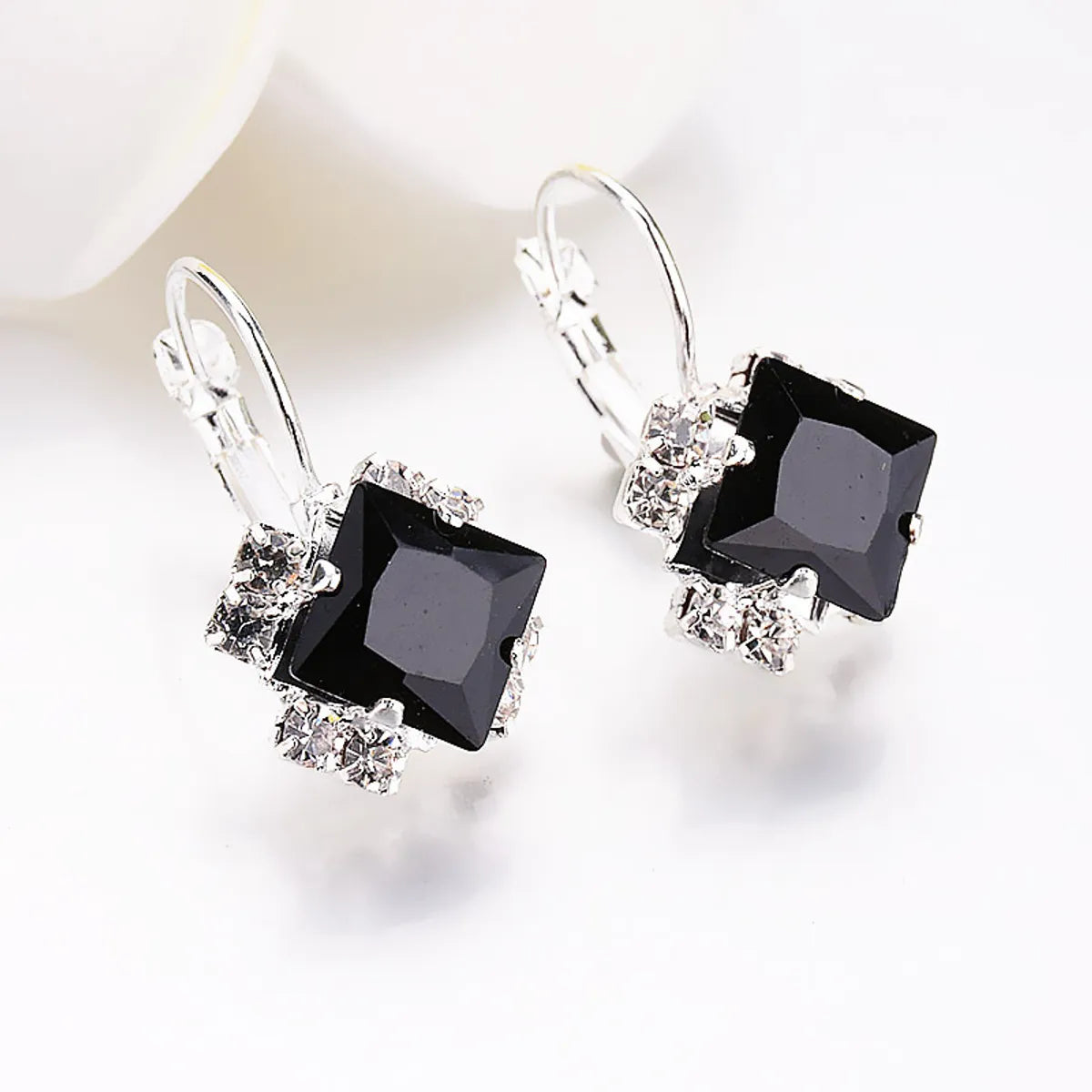 1 Pair Fashion Rhombus Alloy Plating Rhinestones Women'S Earrings