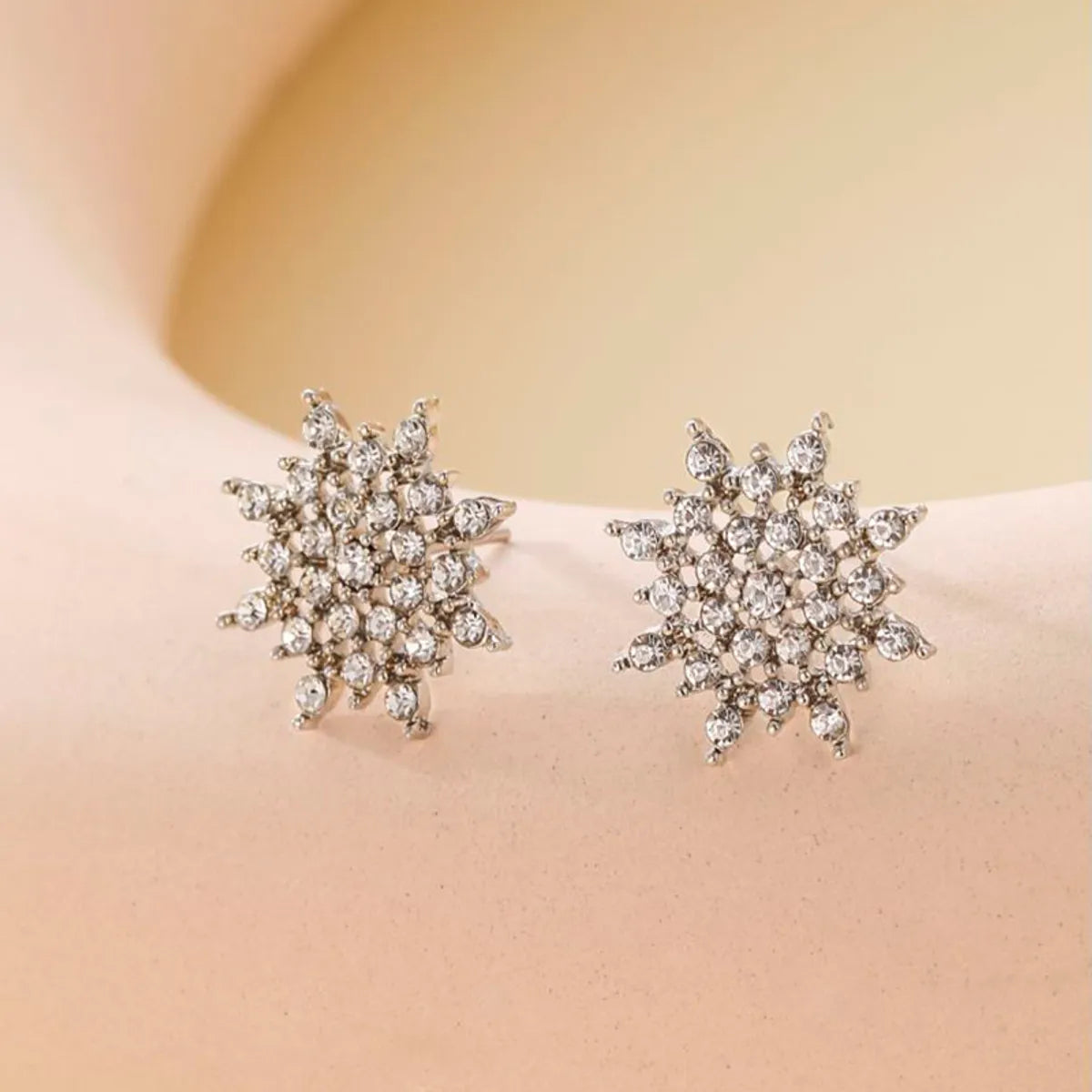 1 Pair Fashion Snowflake Alloy Inlay Rhinestones Women's Ear Studs