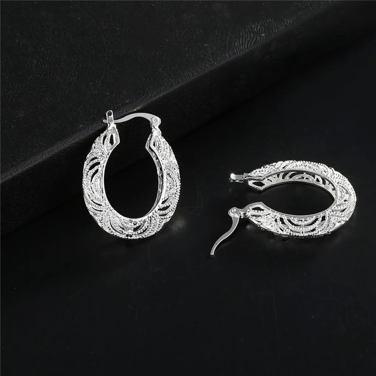 1 Pair Fashion Solid Color Metal Plating Hollow Out Women's Earrings