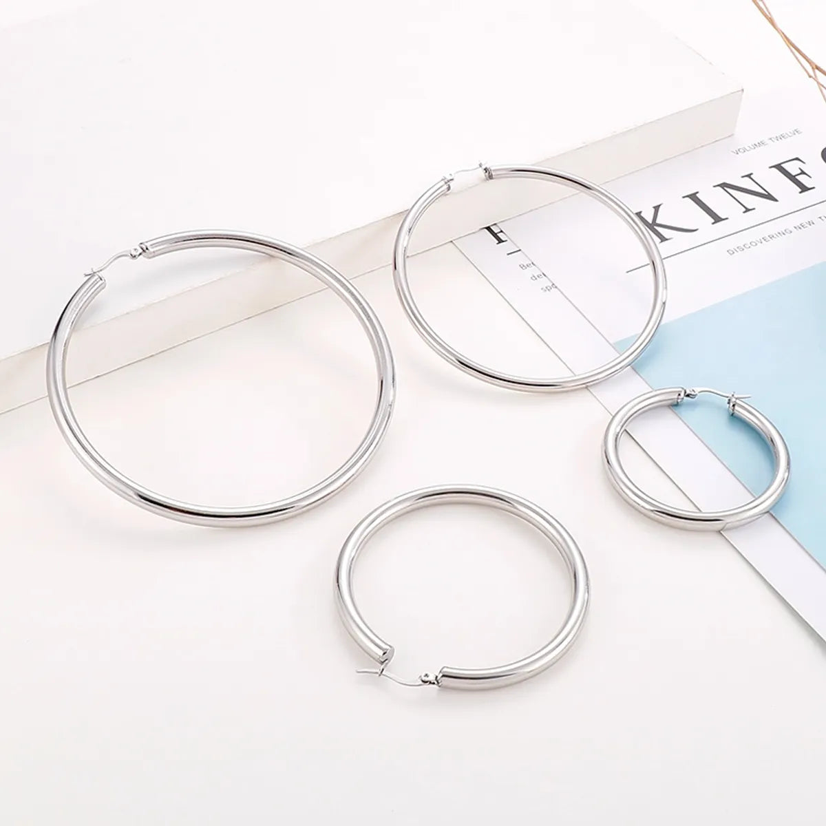 1 Pair Fashion Solid Color Stainless Steel Hollow Out Hoop Earrings