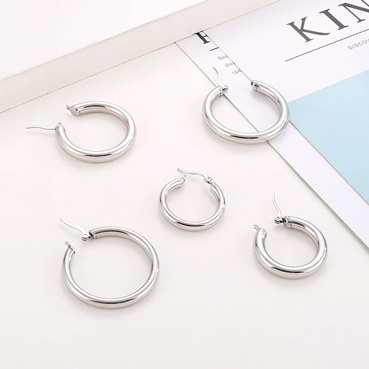 1 Pair Fashion Solid Color Stainless Steel Hollow Out Hoop Earrings