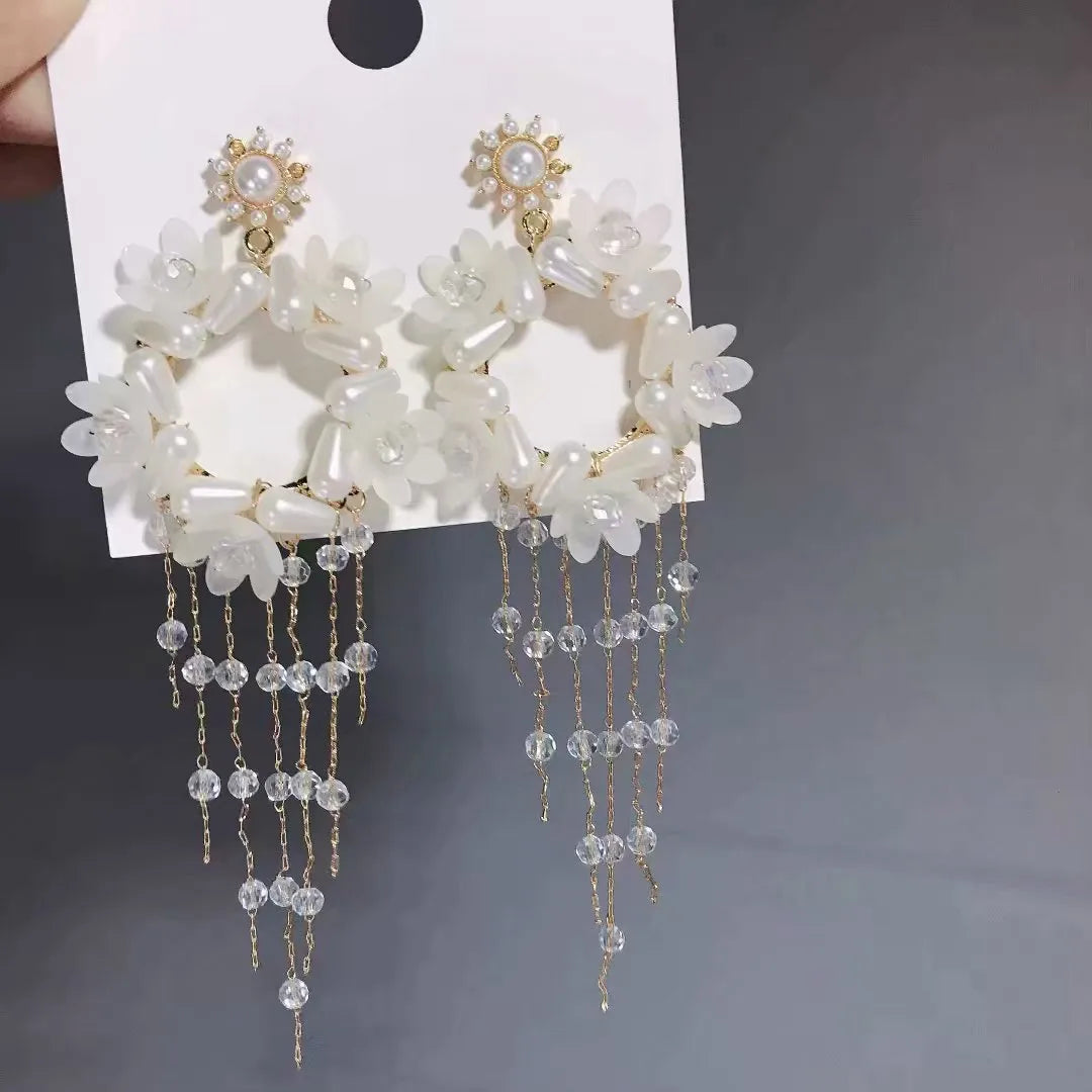 1 Pair Fashion Tassel Flower Artificial Crystal Imitation Pearl Women'S Chandelier Earrings