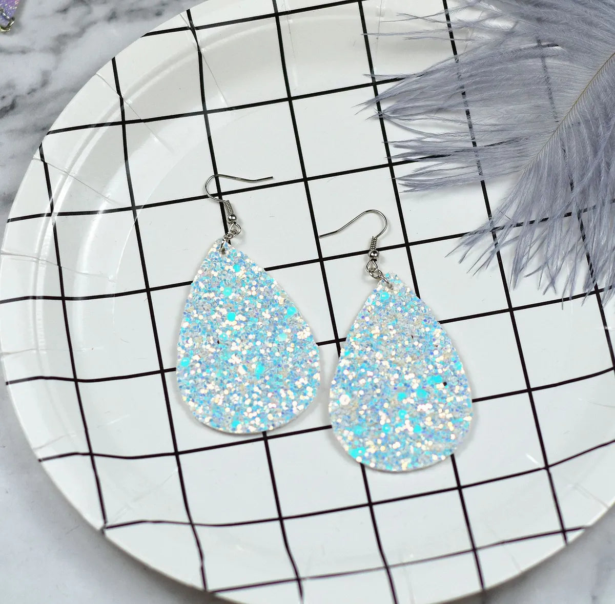 1 Pair Fashion Water Droplets Pu Leather Sequins Women'S Drop Earrings