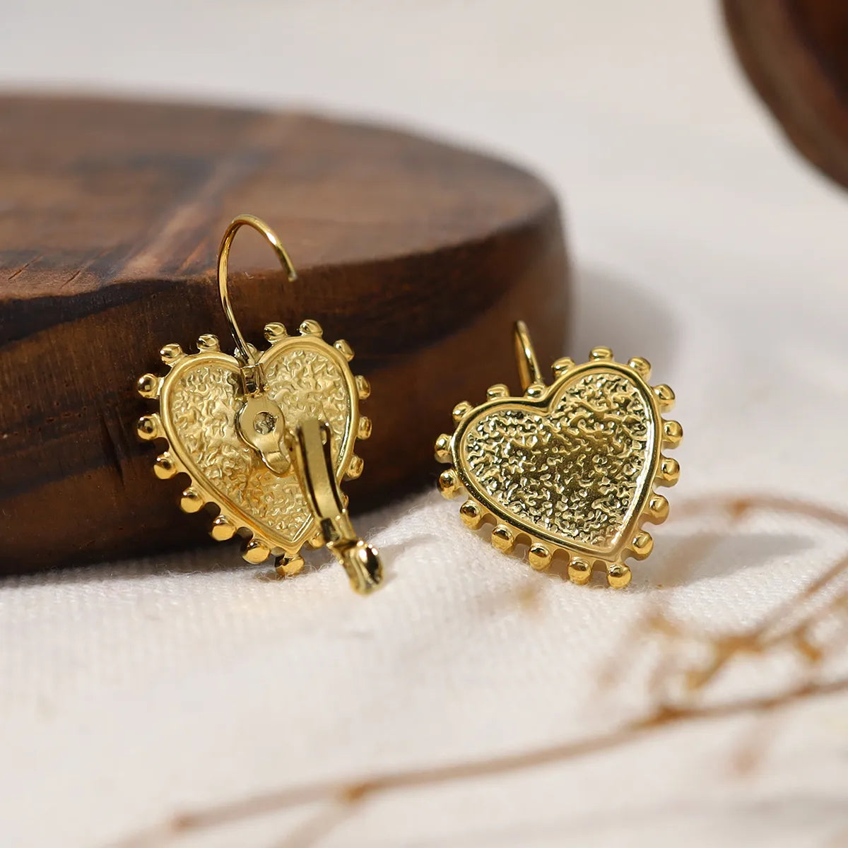 1 Pair French Style Commute Heart Shape Plating Carving Titanium Steel 18k Gold Plated Ear Studs