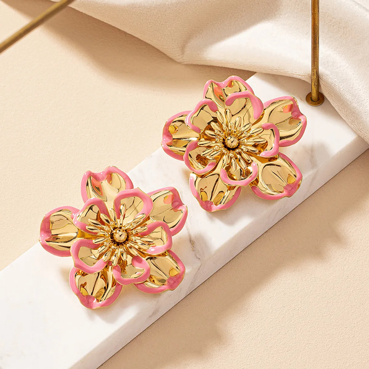 1 Pair French Style Commute Korean Style Flower Stoving Varnish Plating Alloy Ear Studs