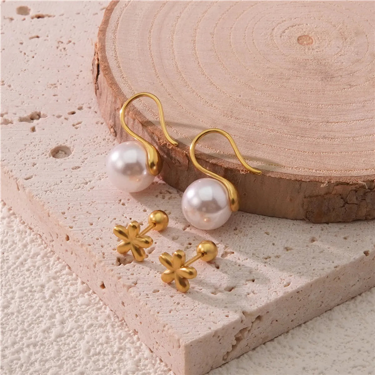 1 Pair French Style Sweet Simple Style Round Flower Inlay 304 Stainless Steel Artificial Pearls 18K Gold Plated Ear Studs Ear Hook