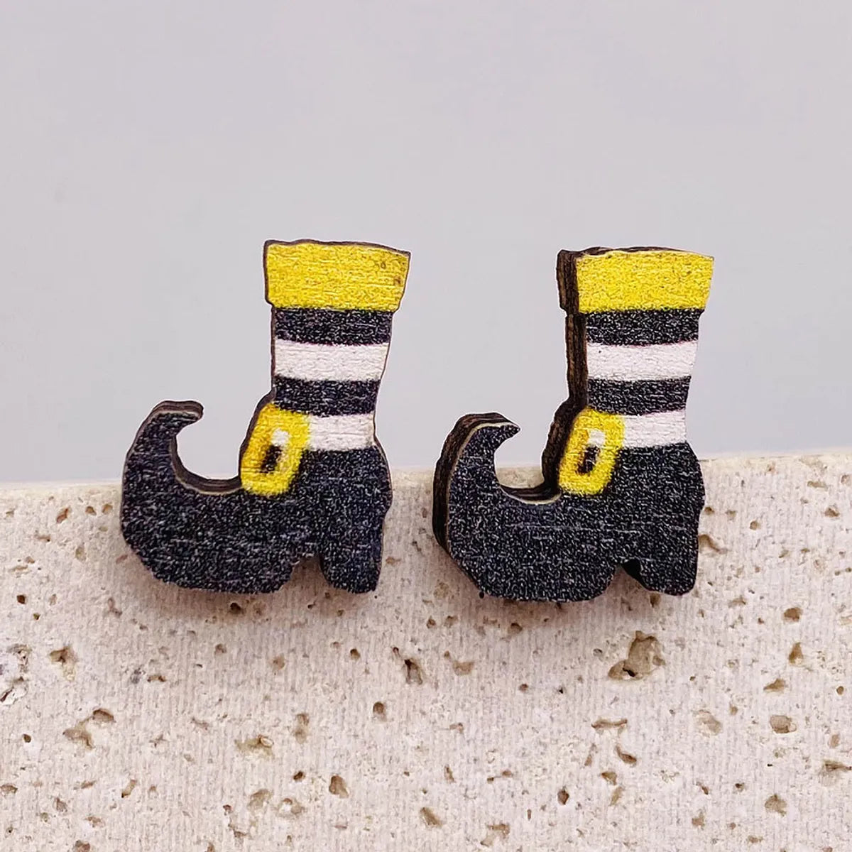 1 Pair Funny Cartoon Character Wood Ear Studs