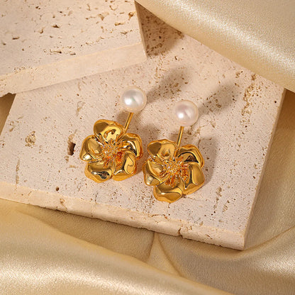 1 Pair Glam Classical Heart Shape Flower Plating Inlay Copper Freshwater Pearl 18k Gold Plated Ear Studs