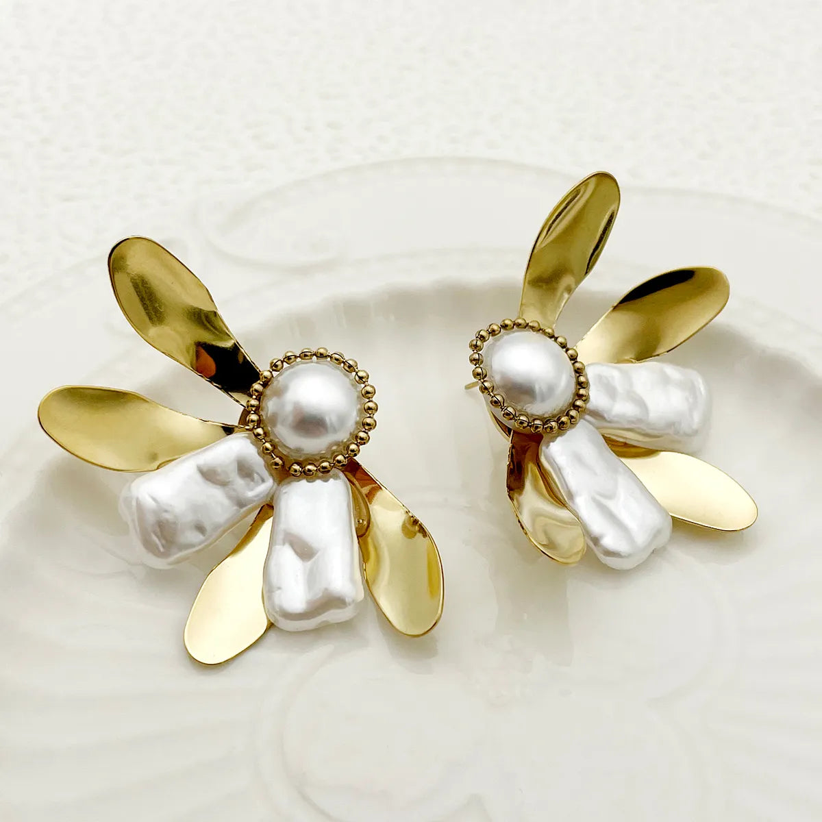 1 Pair Glam Commute Petal Plating Stainless Steel Artificial Pearl Gold Plated Ear Studs