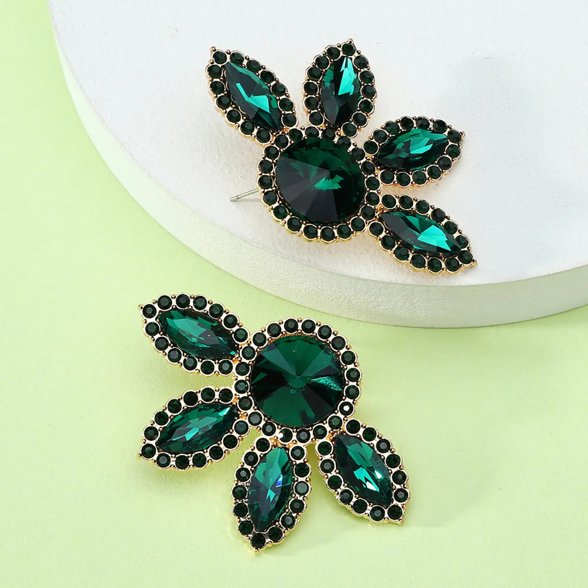 1 Pair Glam Flower Inlay Alloy Rhinestones Glass Ear Studs