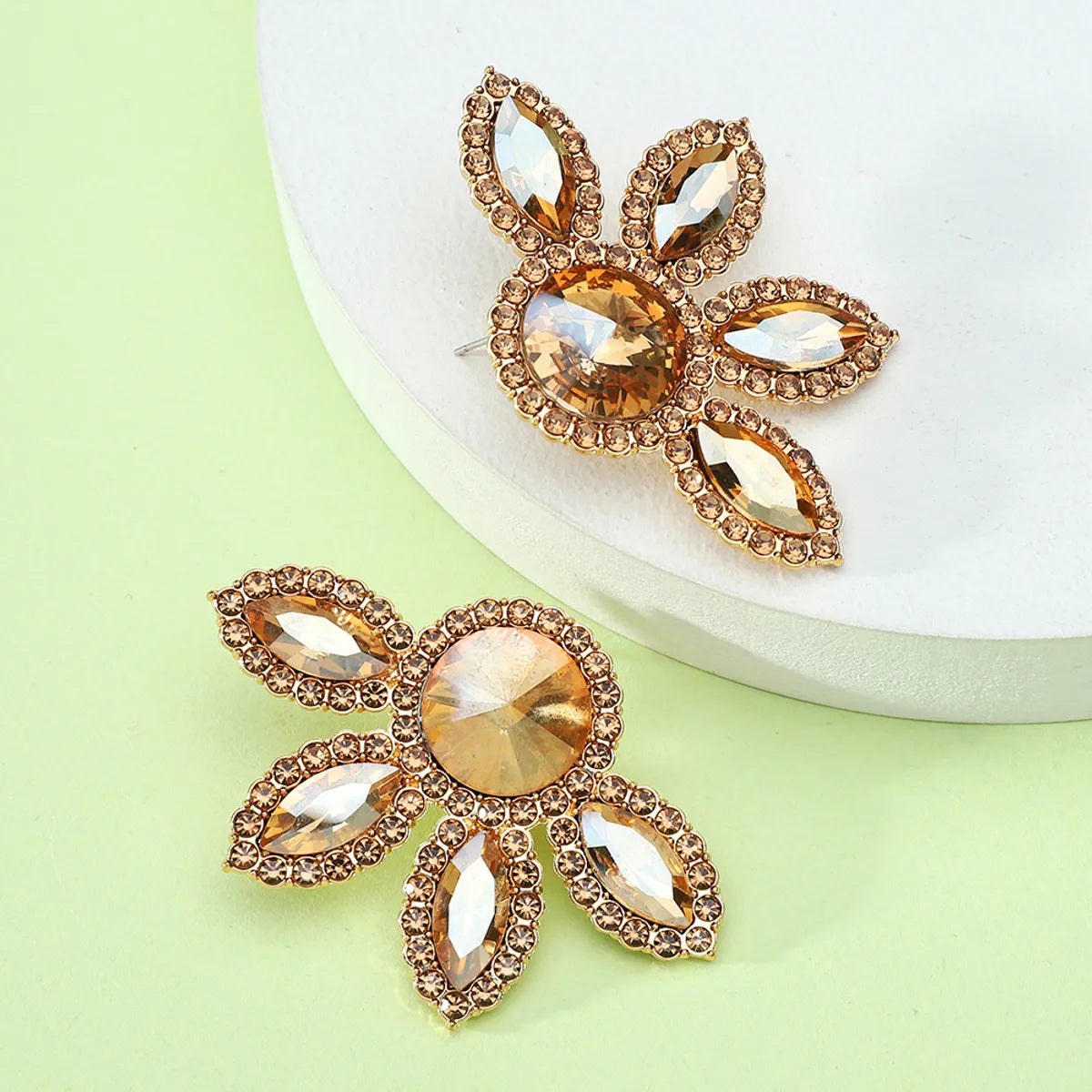 1 Pair Glam Flower Inlay Alloy Rhinestones Glass Ear Studs