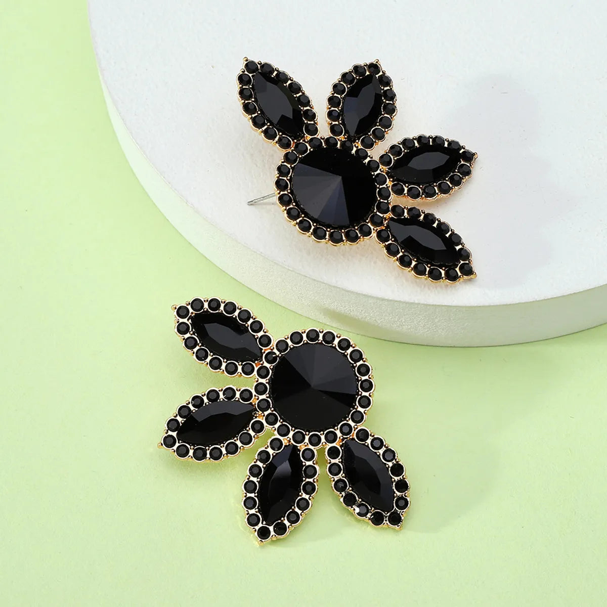 1 Pair Glam Flower Inlay Alloy Rhinestones Glass Ear Studs