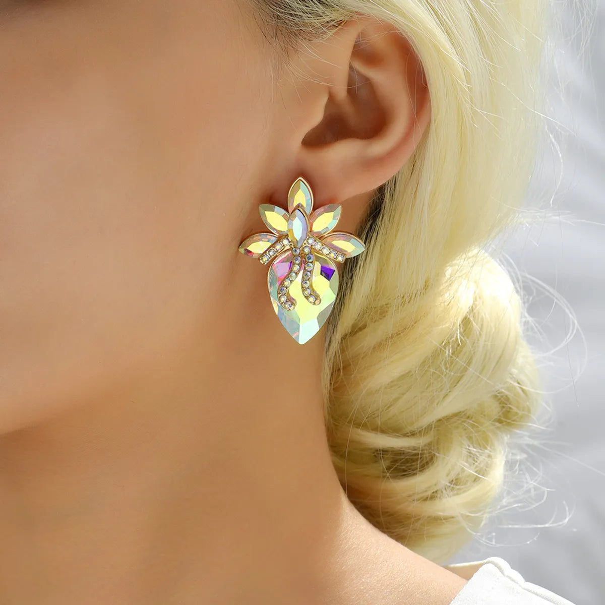 1 Pair Glam Lady Shiny Heart Shape Glass Ear Studs