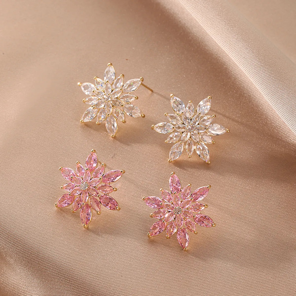 1 Pair Glam Luxurious Sweet Snowflake Plating Three-dimensional Inlay Alloy Artificial Diamond Gold Plated Ear Studs