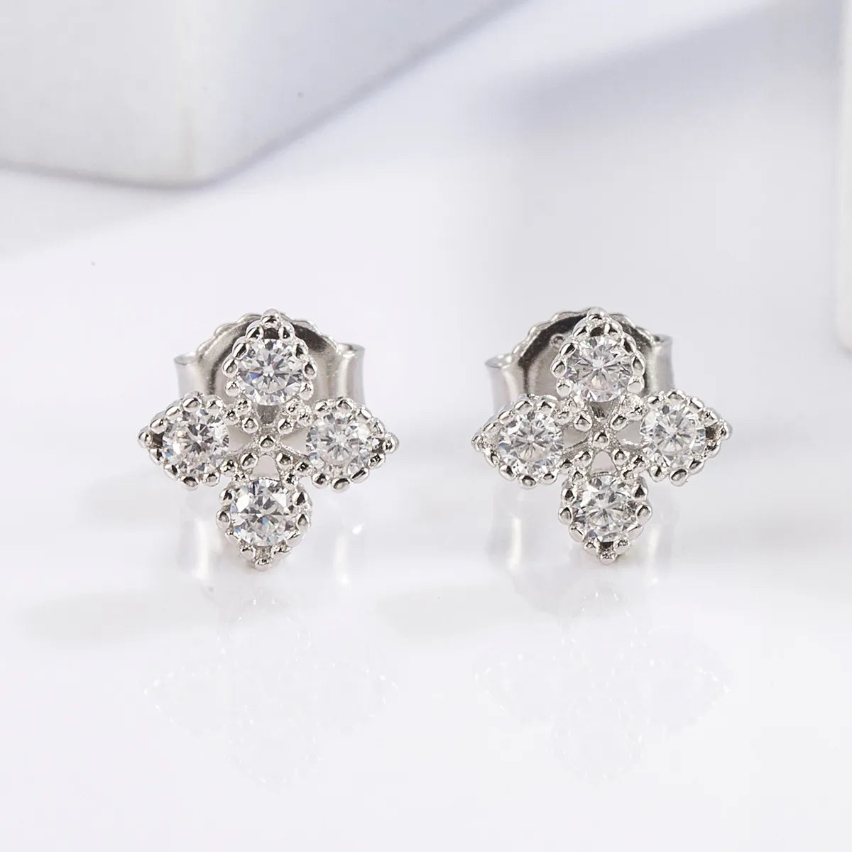 1 Pair Glam Romantic Shiny Star Moon Oval Plating Inlay Sterling Silver Zircon White Gold Plated Ear Studs