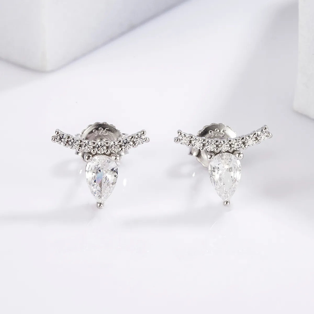 1 Pair Glam Romantic Shiny Star Moon Oval Plating Inlay Sterling Silver Zircon White Gold Plated Ear Studs