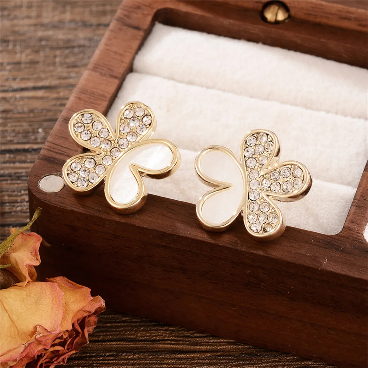 1 Pair Glam Shiny Flower Bow Knot Plating Inlay Copper Shell Zircon Gold Plated Ear Studs