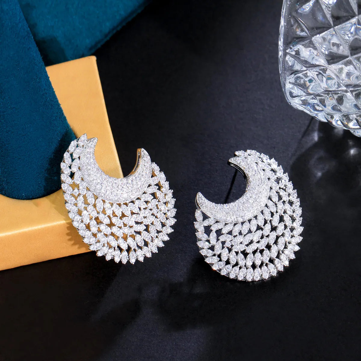 1 Pair Glam Wedding Shiny Round Moon Plating Hollow Out Inlay Copper Zircon Rhodium Plated Ear Studs