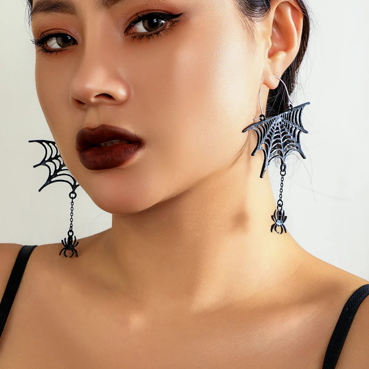 1 Pair Gothic Exaggerated Spider Spider Web Hollow Out Alloy Drop Earrings