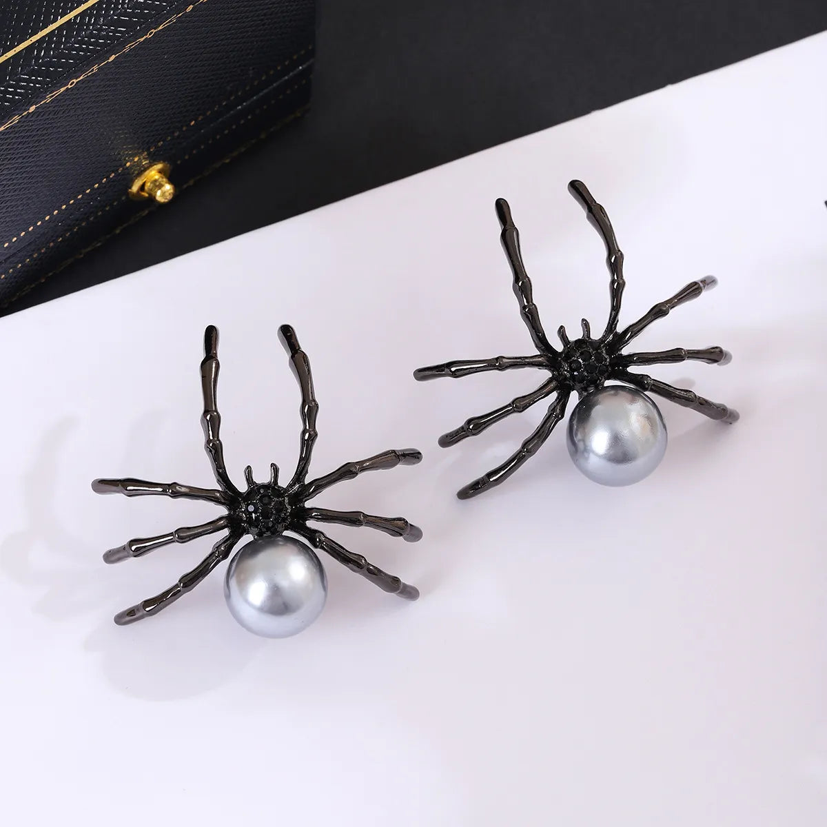 1 Pair Gothic Punk Cool Style Spider Inlay Zinc Alloy Rhinestones Pearl Ear Studs