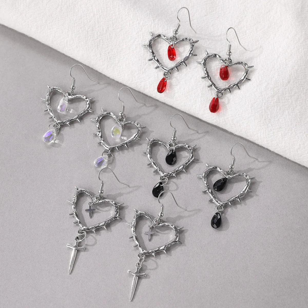 1 Pair Gothic Retro Cool Style Heart Shape Alloy Drop Earrings