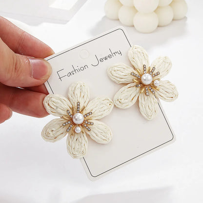 1 Pair Hawaiian Modern Style Sweet Flower Inlay Imitation Pearl Alloy Raffia Imitation Pearl Drop Earrings