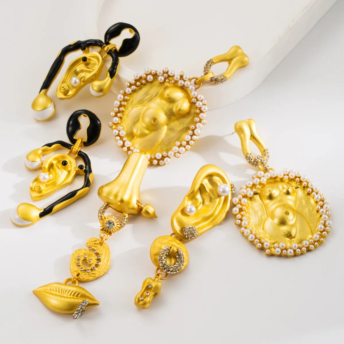 1 Pair Hip-Hop Exaggerated Rock Ear Nose Inlay Alloy Artificial Pearls Rhinestones Gold Plated Drop Earrings