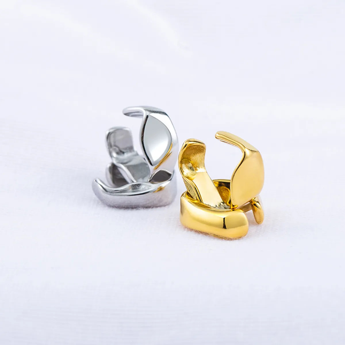 1 Pair Hip-hop Geometric Solid Color Irregular Water Ripples Plating Titanium Steel 18k Gold Plated Ear Cuffs